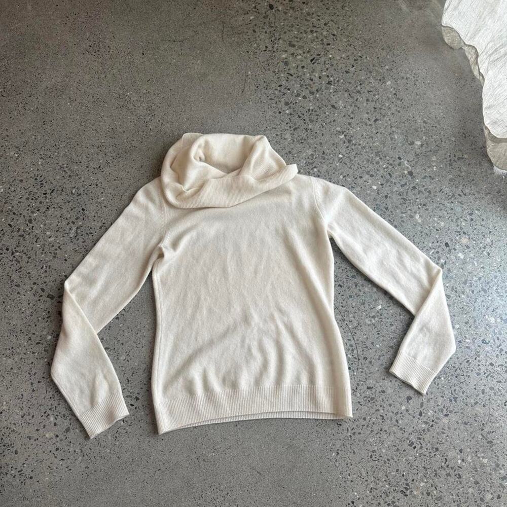 Prive cashmere cream sweater turtleneck cream size small